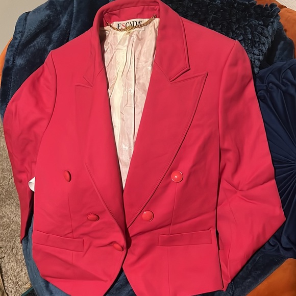 Escada - Picture 5 of 5